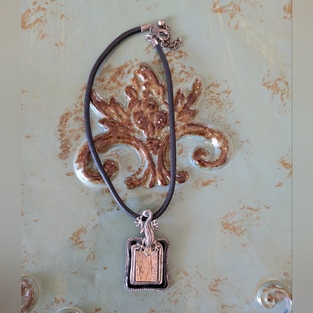 Chico's Lizard/Gecko Necklace - Picture 6 of 6